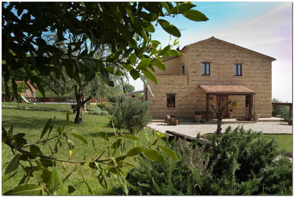 Il Casale Di Aurora Country House Colmurano Екстериор снимка