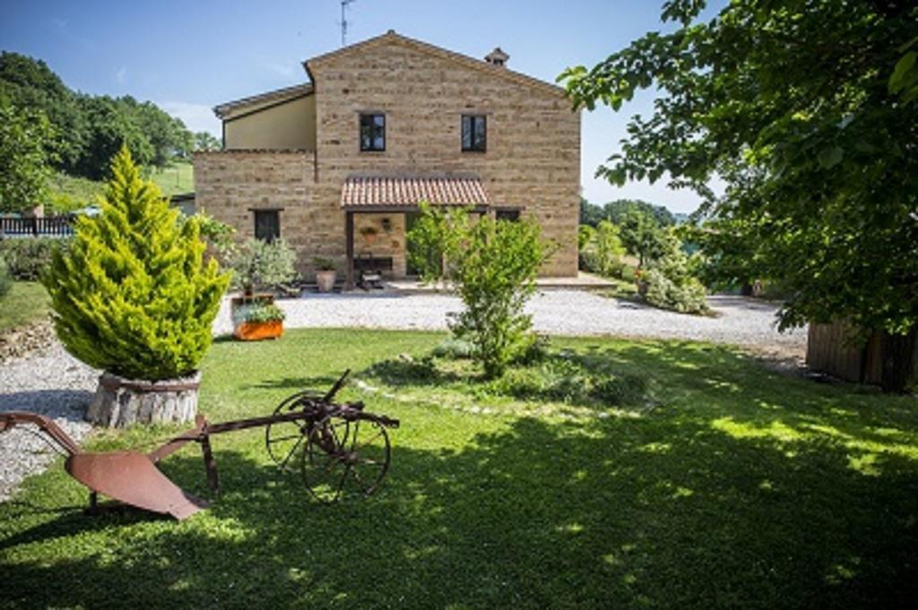 Il Casale Di Aurora Country House Colmurano Екстериор снимка