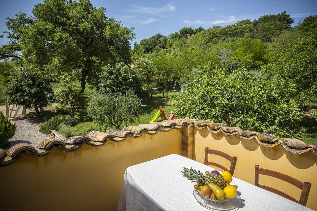 Il Casale Di Aurora Country House Colmurano Екстериор снимка