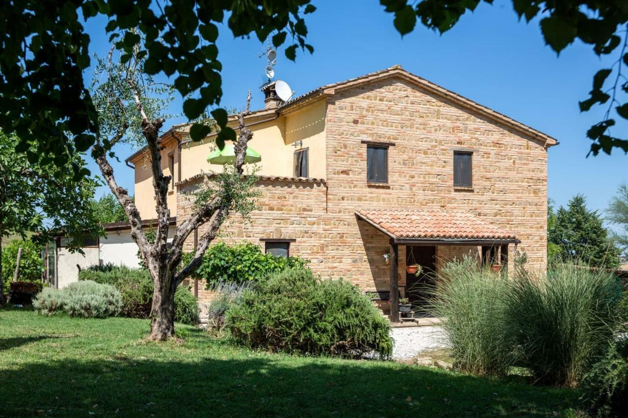 Il Casale Di Aurora Country House Colmurano Екстериор снимка
