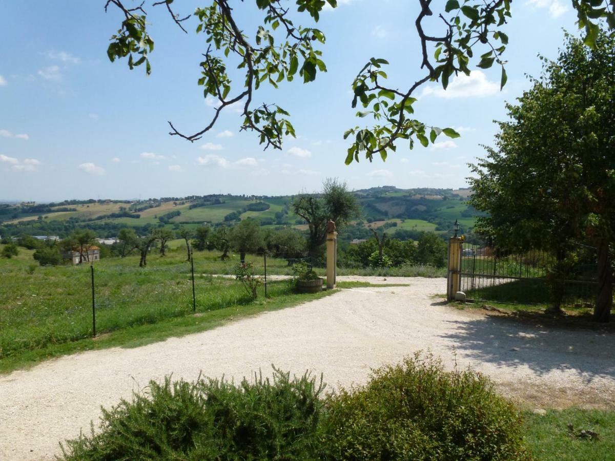Il Casale Di Aurora Country House Colmurano Екстериор снимка